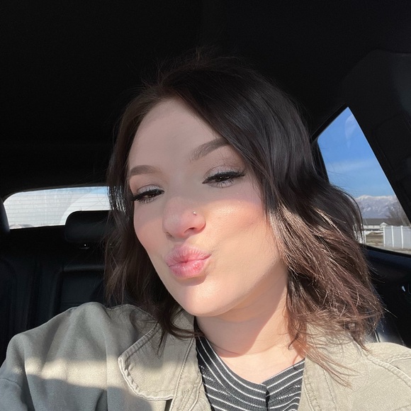 Meet your Posher, Brooke - Picture 1 of 1